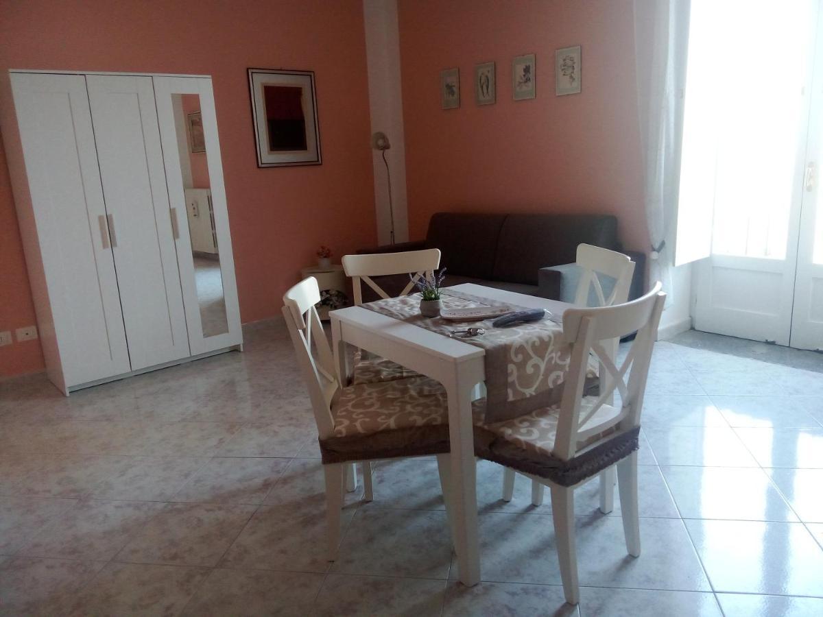 Al Crocifisso...Da Nonna Pia Apartment Salerno Luaran gambar
